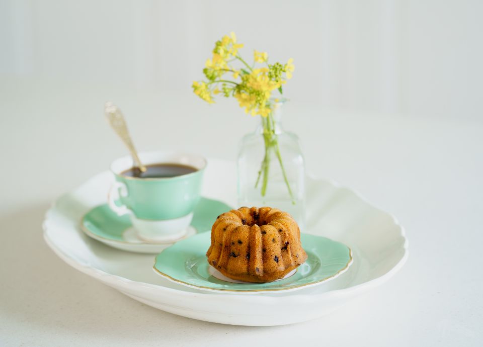 Ατομικά bundt κέικ με σταγόνες σοκολάτας για την Ημέρα της Γυναίκας