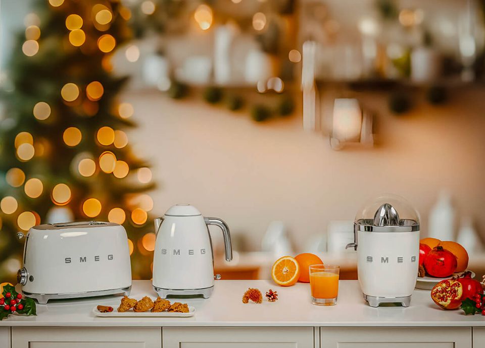 Festeggia il Natale con i set speciali Smeg