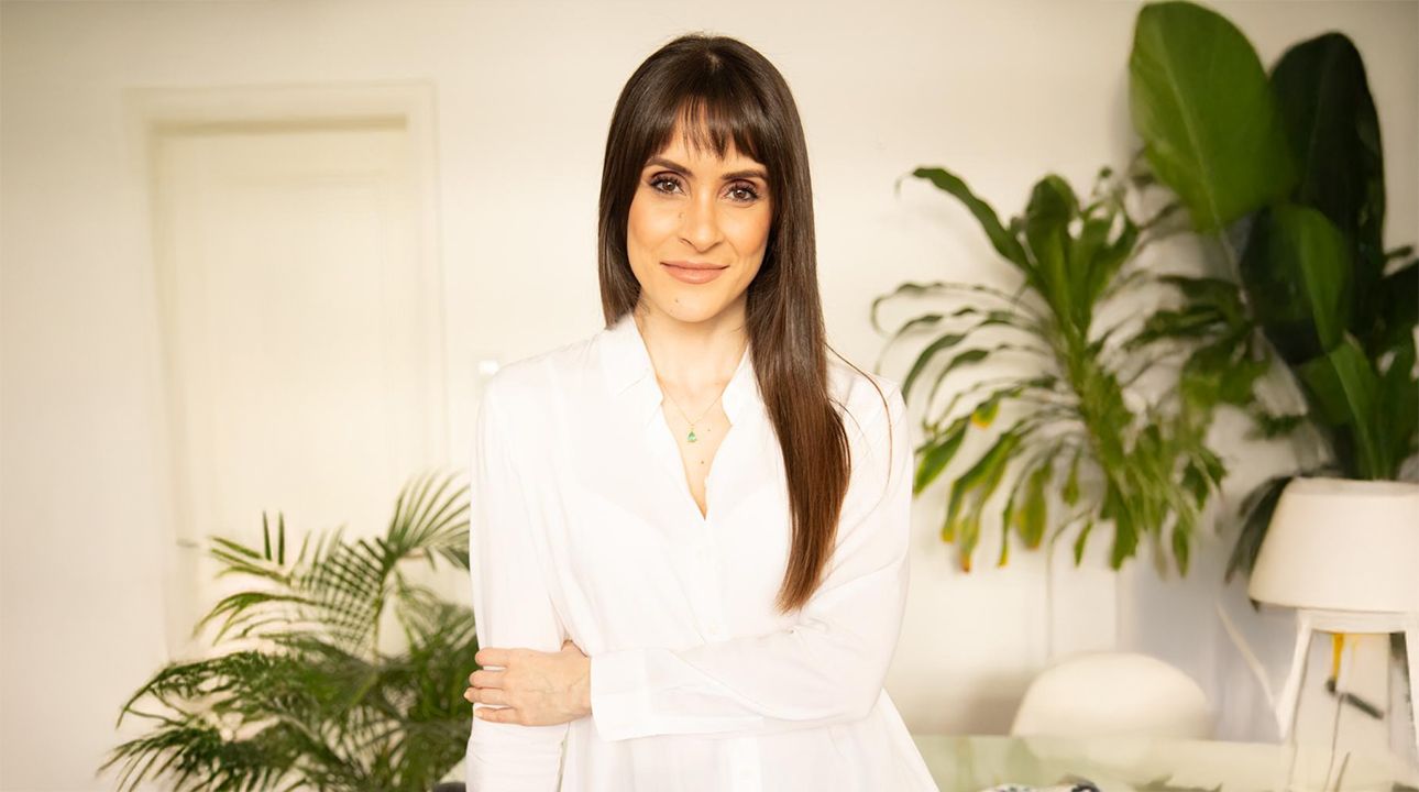 Ritratto di Mariana Prestes, designer Marangoni x Smeg