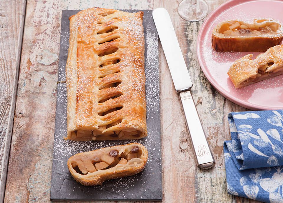 Ricetta strudel di mele con uvetta e pinoli - Smeg