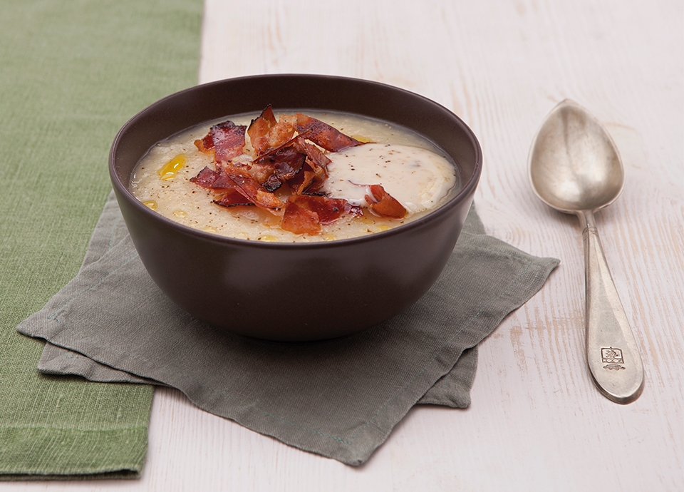 Ricetta Vellutata di sedano rapa con speck croccante e crema di tartufo nero - Forno a vapore