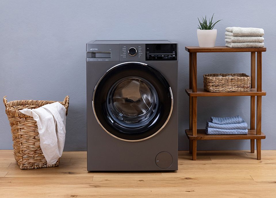 Lavabiancheria Stone grey da libera installazione. Colore grigio antracite con oblò e display nero