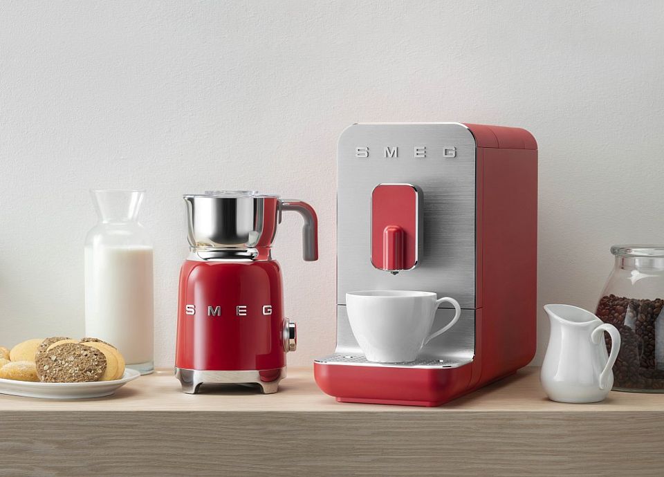 €80 en €120 korting op de rode en taupe Volautomatische Koffiemachines