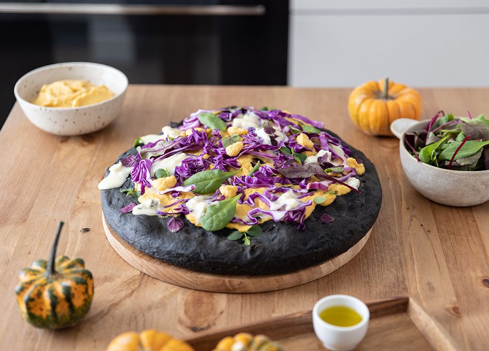 Recette de focaccia d'Halloween à l'encre de seiche