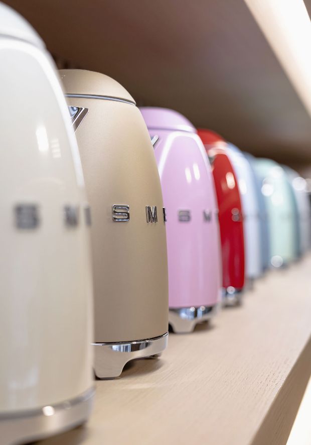 Chaleiras Smeg em diferentes cores