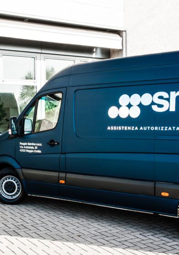 Furgone dell'assistenza autorizzata SMEG dedicata agli interventi post vendita e alla manutenzione degli elettrodomestici.