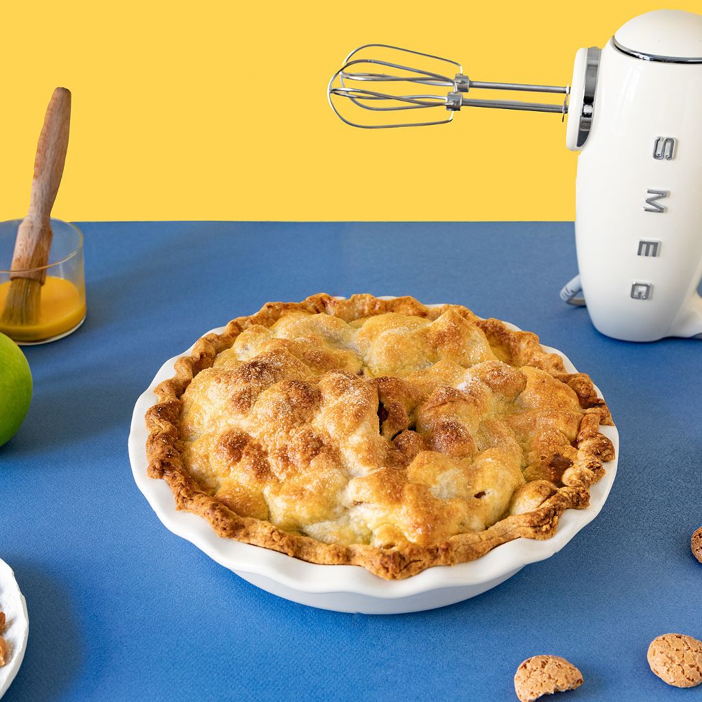 Recipe for almonds and Amaretti biscuits apple pie | Smeg