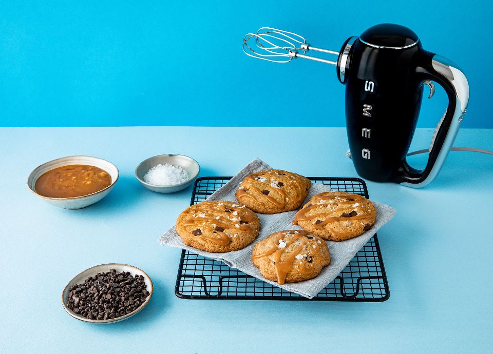 Recipe for salted caramel and chocolate cookies | Smeg