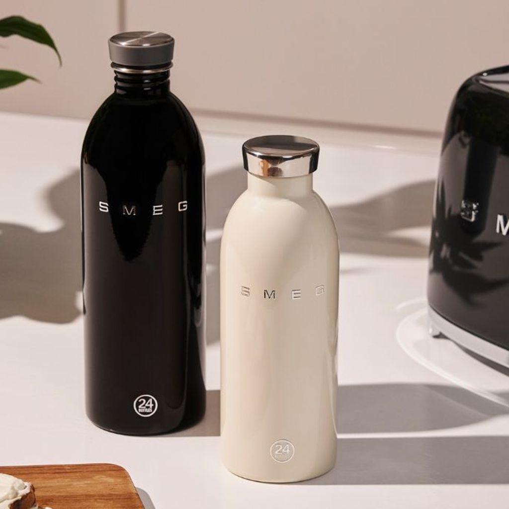 White Smeg x 24Bottles stainless steel bottle on a kitchen counter