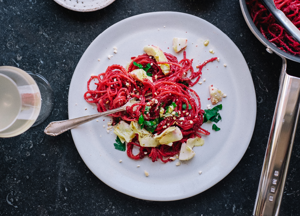 Gå ikke glip af den vidunderlige rødbedepasta fra Plant based by Thess