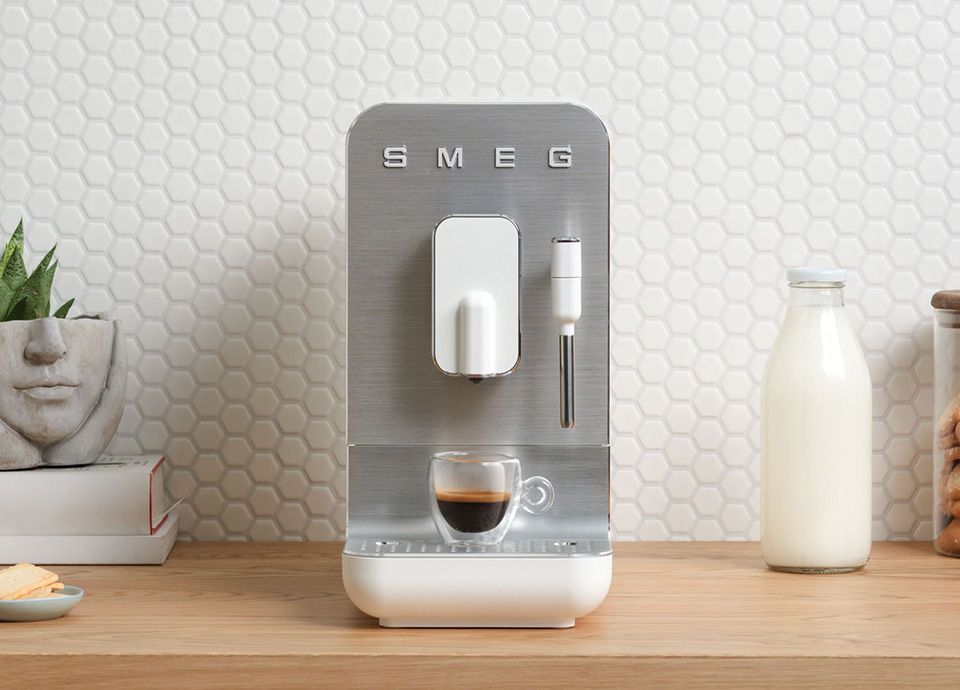 Espresso coffee machine Black BCC12BLMUS | Smegusa.com