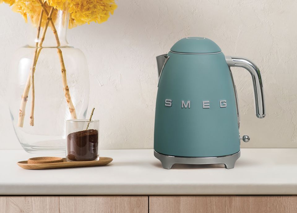 Smeg Electric Kettle Matte Champagne & 2-Slice Toaster Matte Champagne