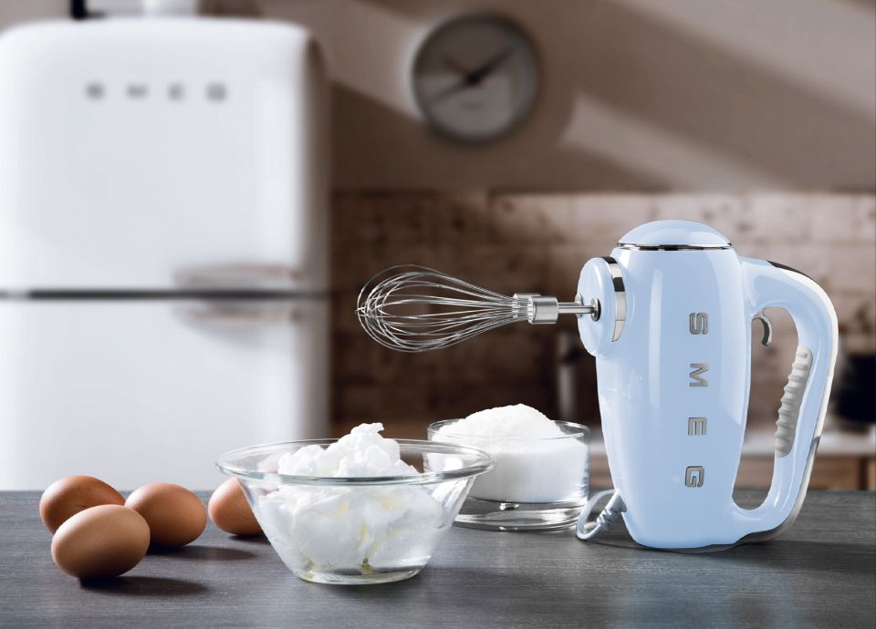 Smeg hand mixer