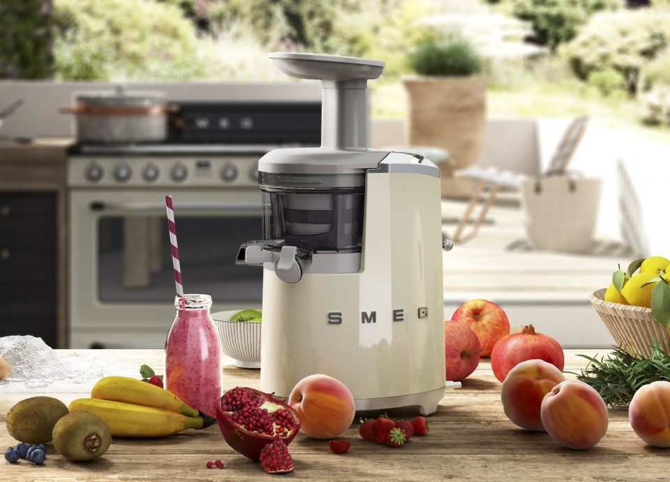 DISFRUTA DE LOS MEJORES ZUMOS DEL VERANO CON SMEG