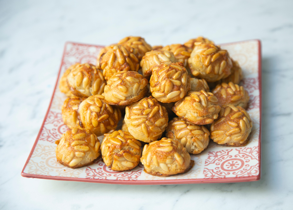 Panellets de piñones