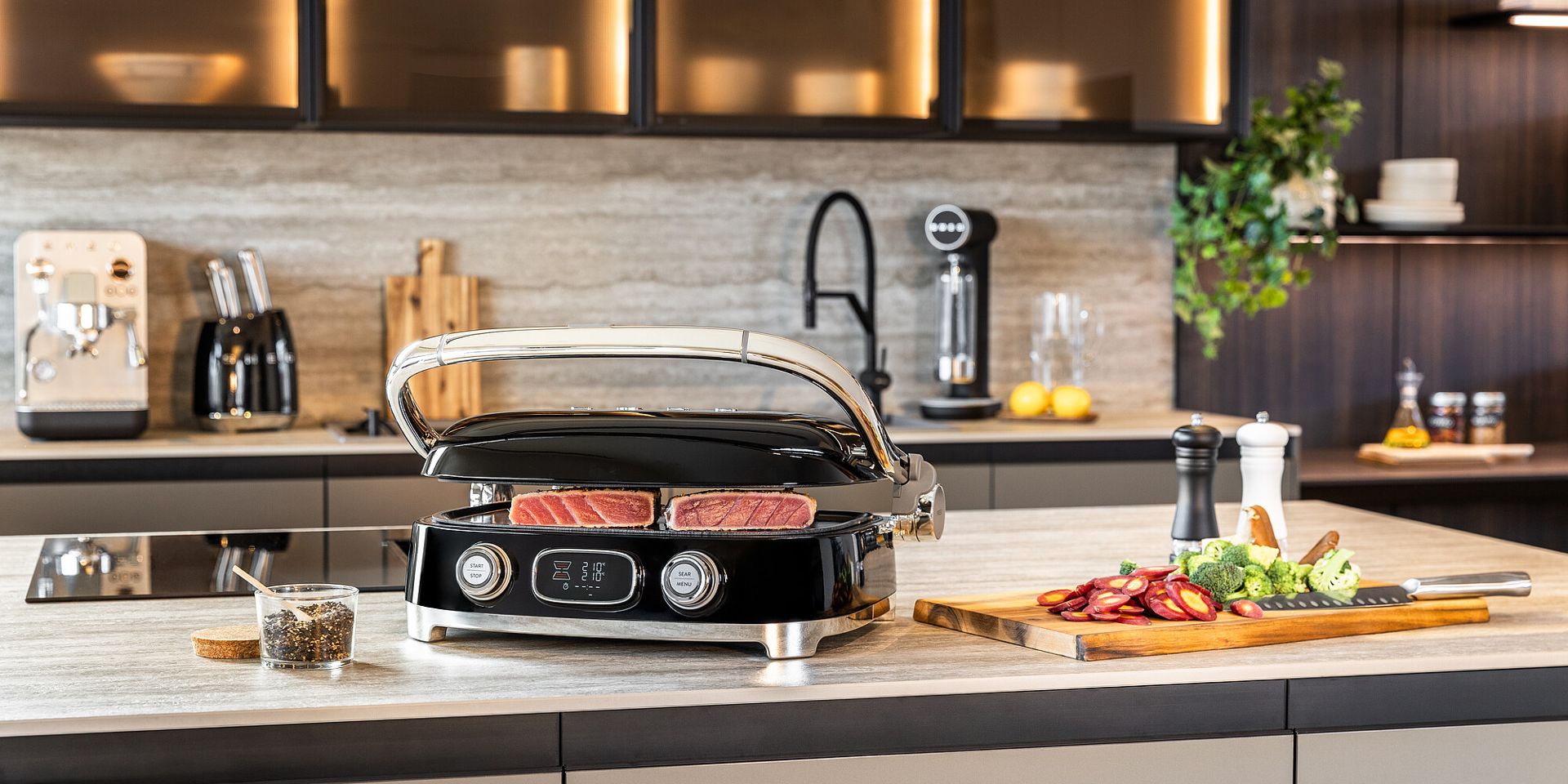 Yeni SMEG Multiuse Grill