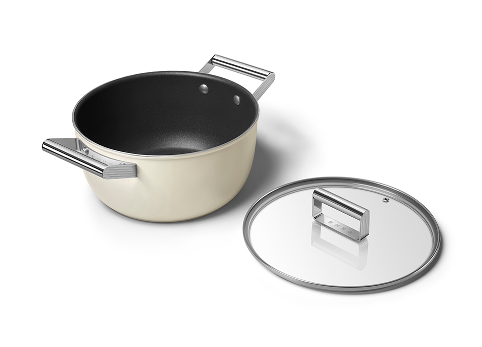 Discover Smeg Cookware