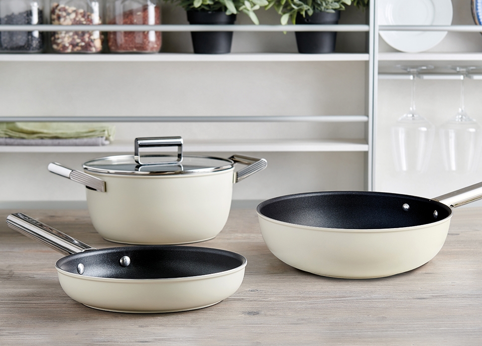 SMEG / Cookware designed and Made in Italy