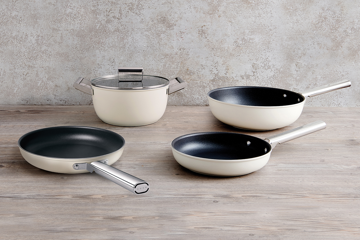 Smeg Cookware line