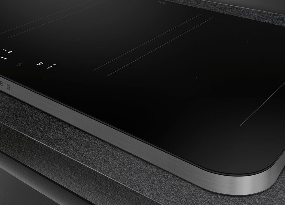 The image shows a closeup with soft edges and the 2-cm high brushed anodised aluminum frame