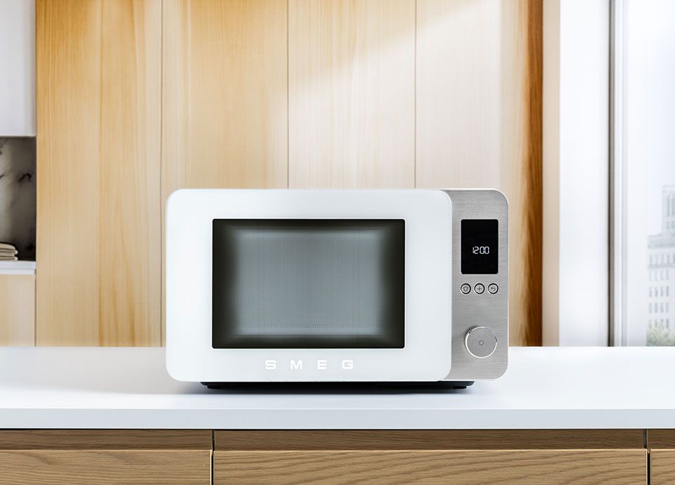 MOC02: Mikrovlnná rúra na pracovnú dosku s funkciou Air‑Fry