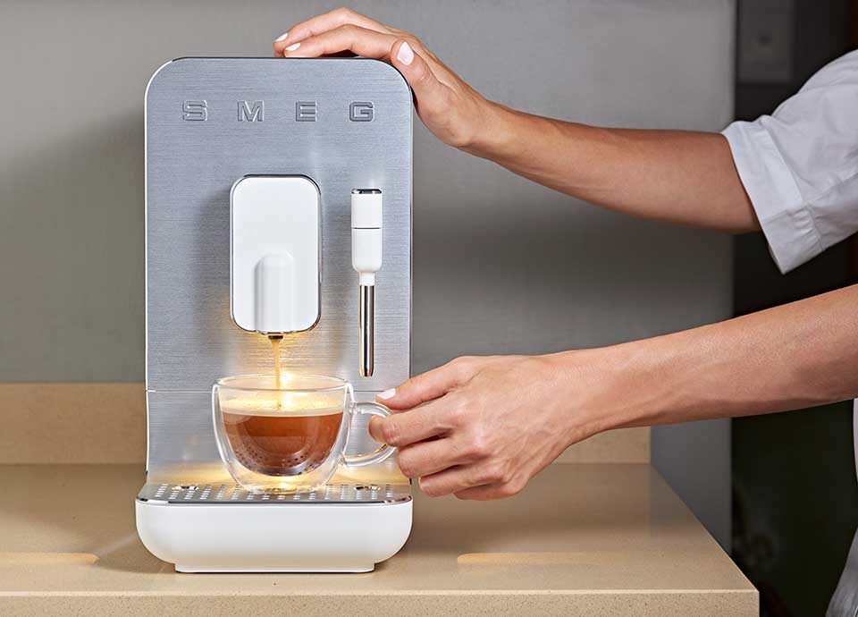 Nous avons testé la machine à café grain SMEG BCC01TPMEU