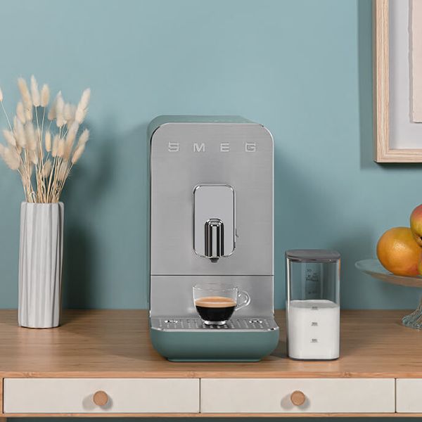 Smeg bean-to-cup coffee machines BCC13