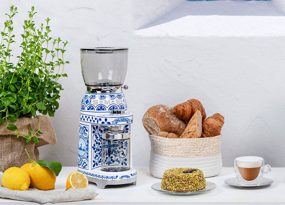 Electric Coffee Grinders Conical Burr. Automatic Smeg