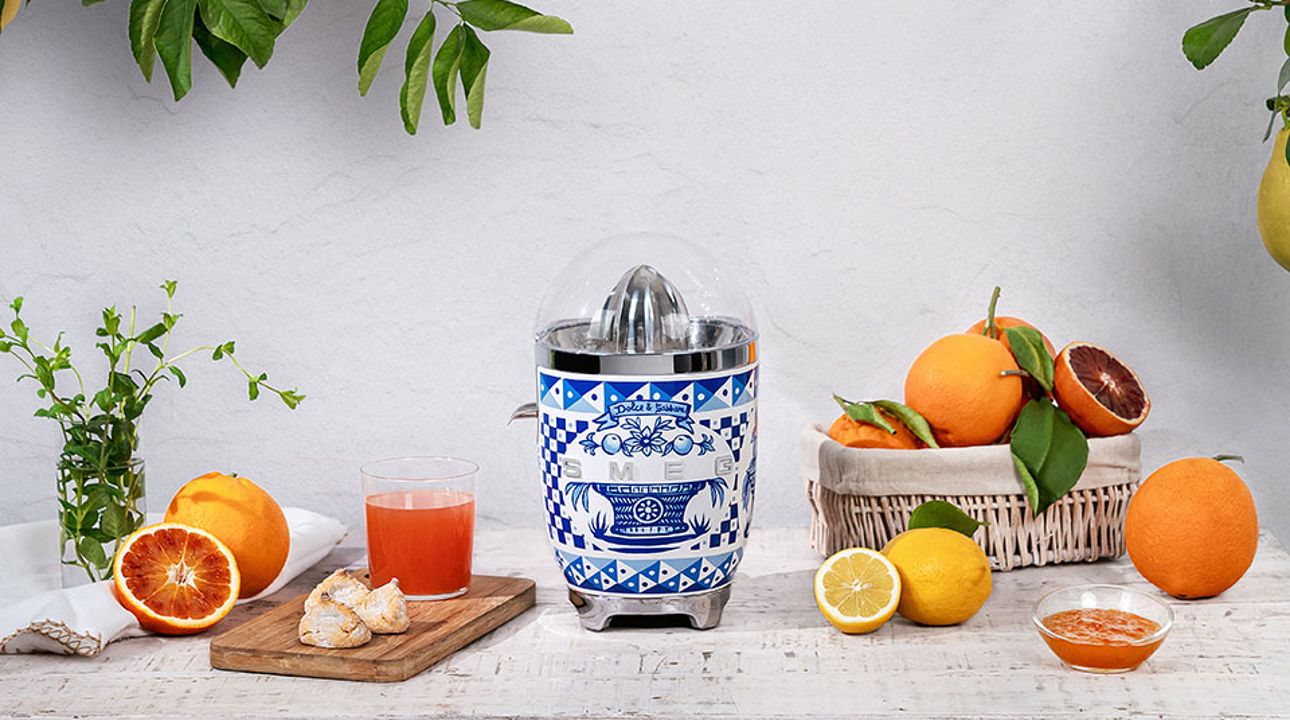 Citrus Juicer in D&G Blu Mediterraneo print with oranges and lemons