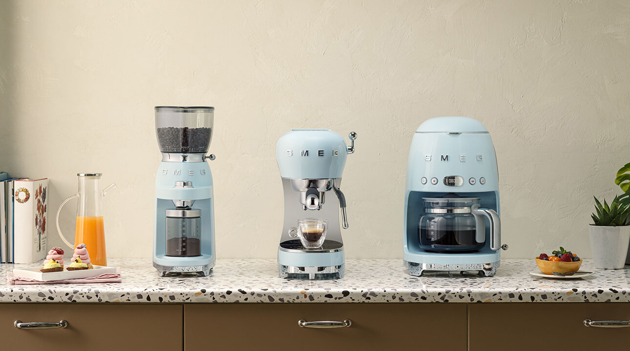 Smeg retro coffee machine ECF02 with coffee grinder and drip coffee machine