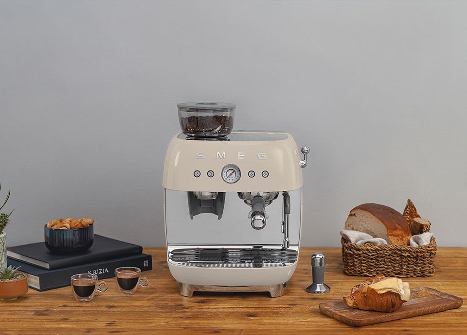 Máquinas de café espresso  Smeg - Smeg - Tecnología con estilo