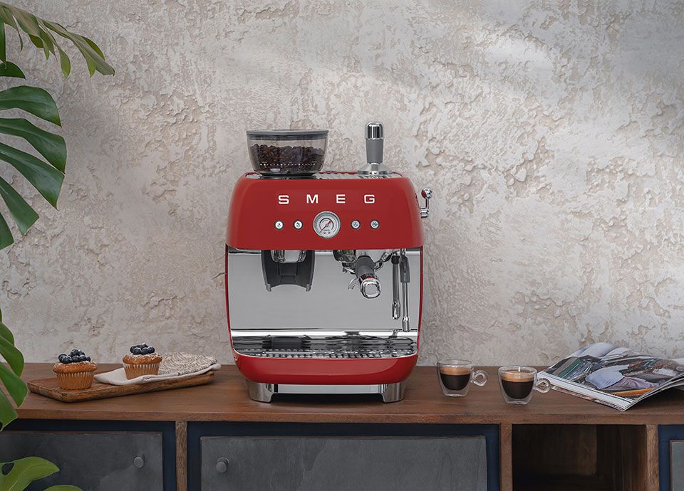 Máquina de café com moinho integrado