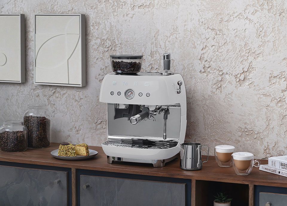 Espresso coffee machines with grinder