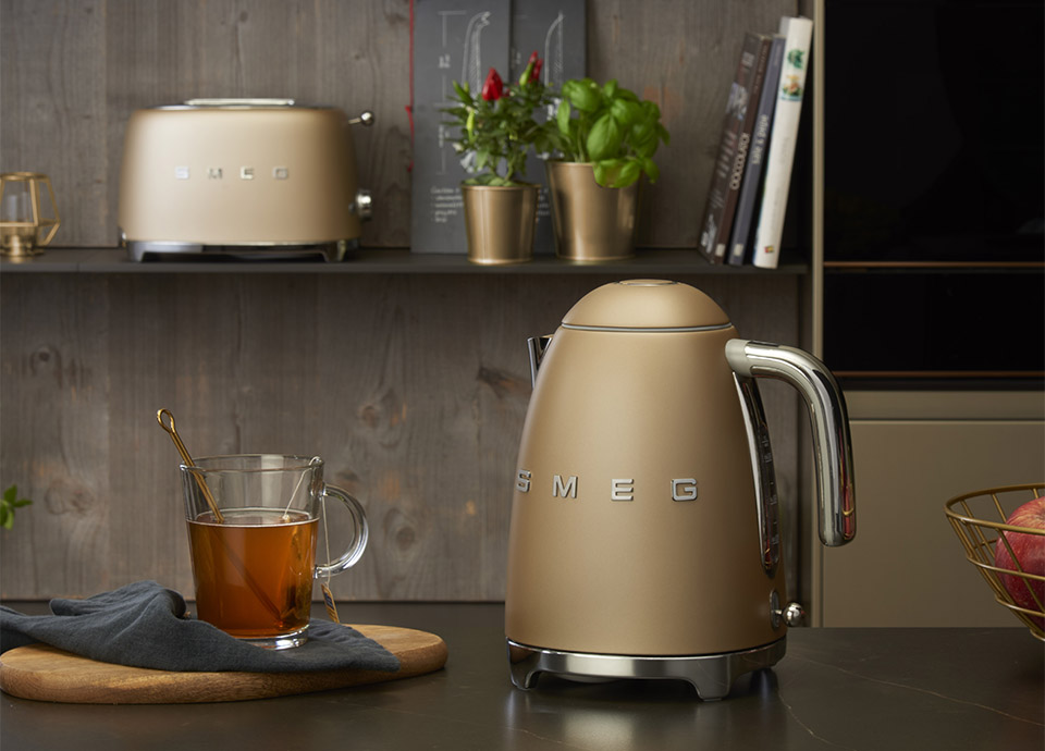 Smeg Electric Kettle Matte Champagne & 2-Slice Toaster Matte Champagne