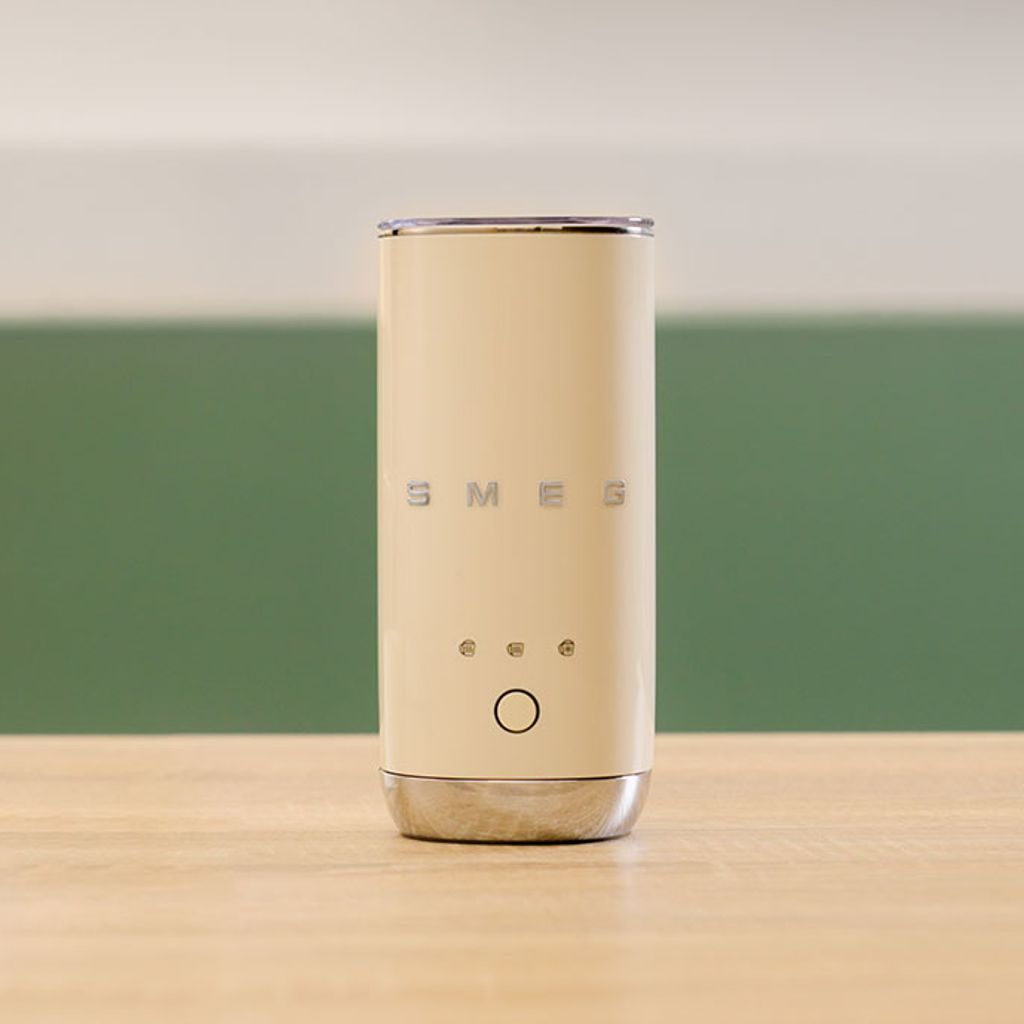 Cream Smeg mini milk frother
