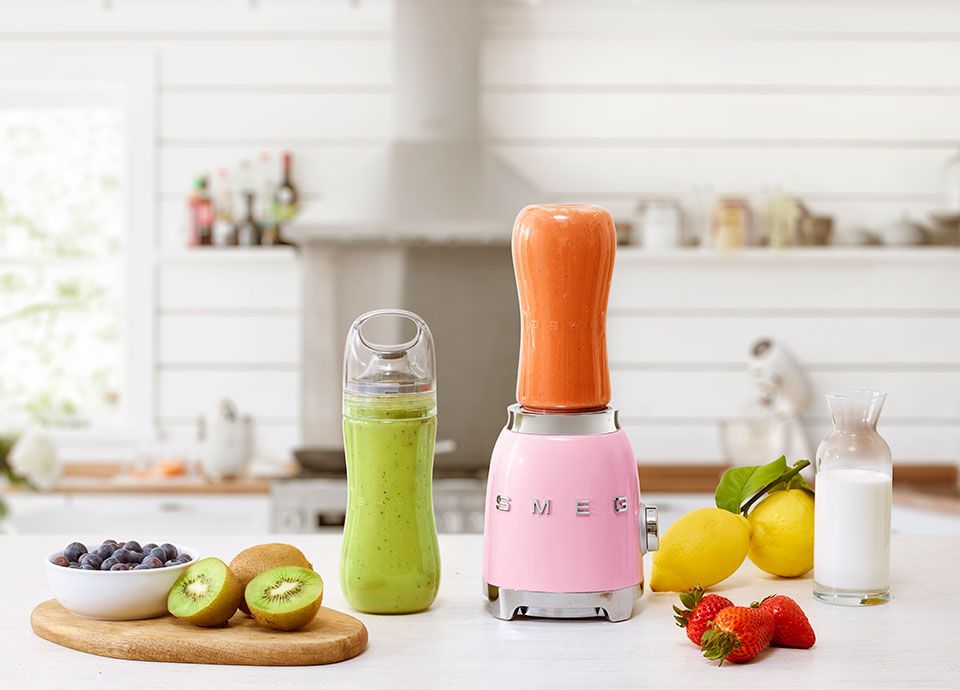 Compact fit personal blender