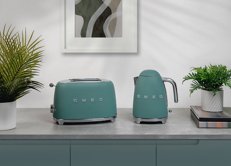 Smeg kettle and toaster set in emerald green