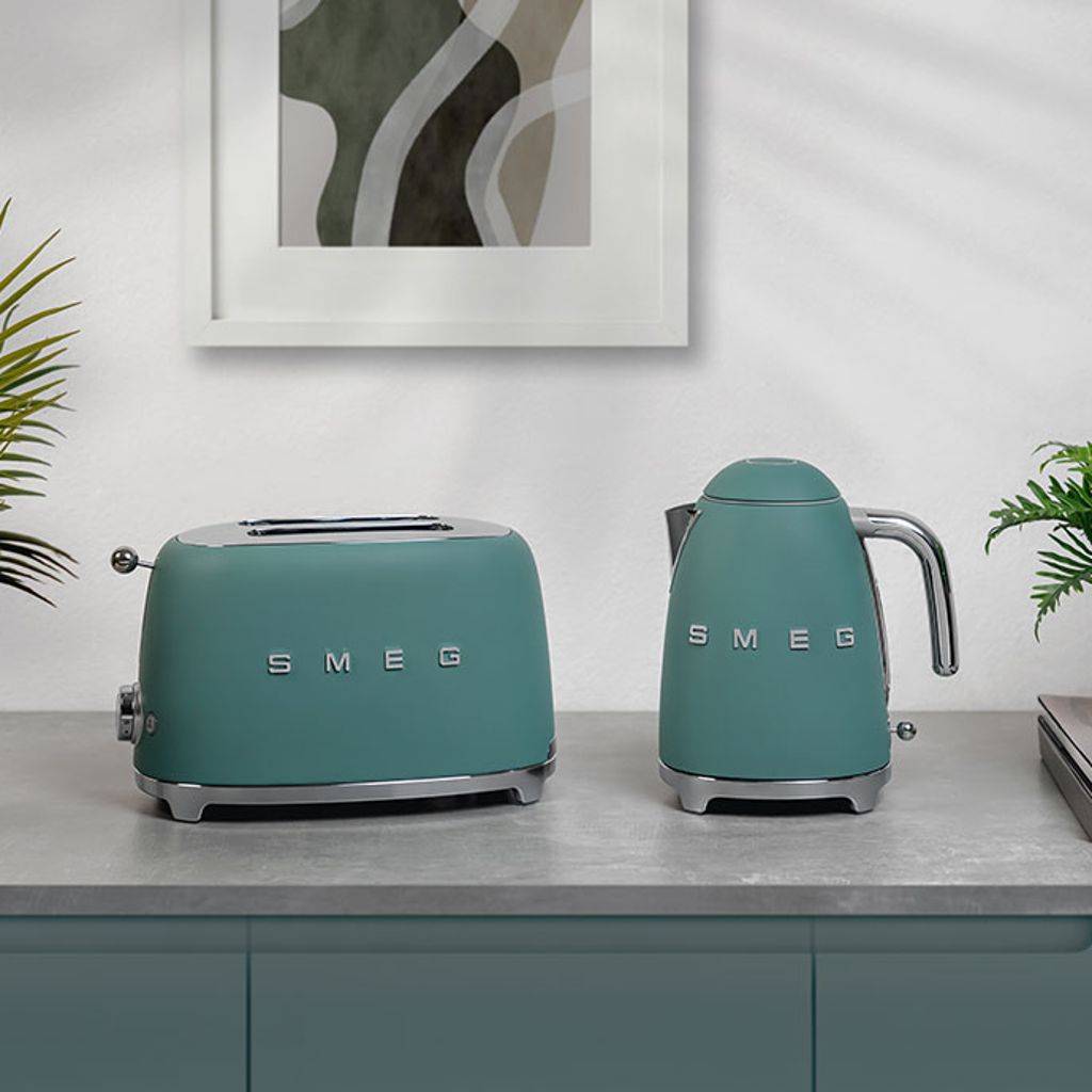 Smeg kettle and toaster set in emerald green