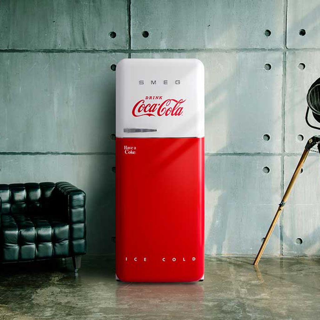 Smeg x Coca-Cola pour un iconique réfrigérateur| Smeg France