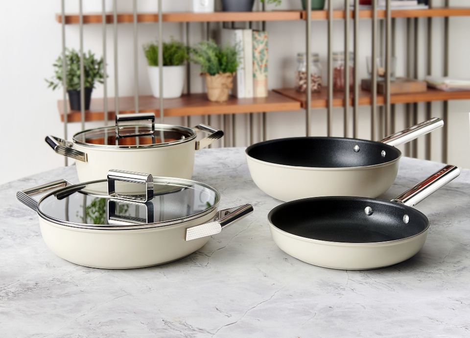 Smeg Cookware