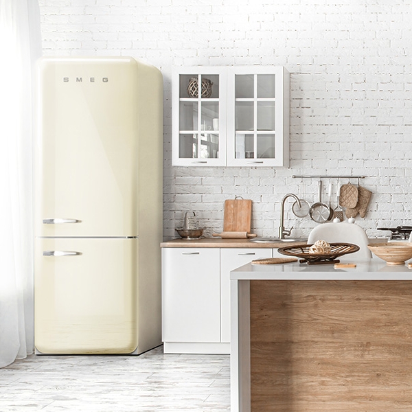 SMEG WELCOMES NEW FAB38 FRIDGE