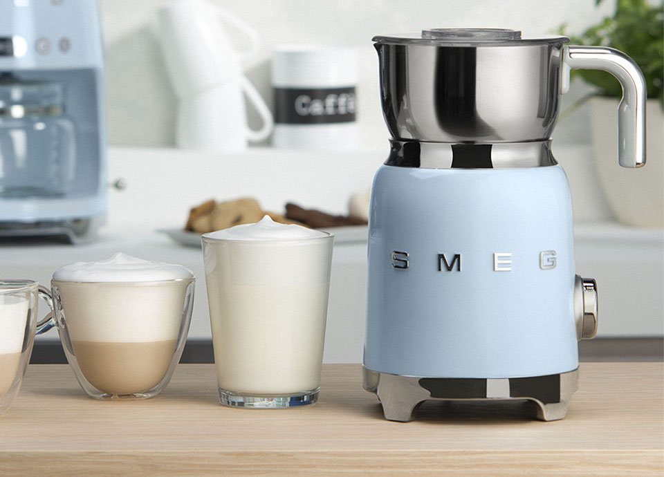 Pack de Cafetera Espress y Molinillo de SMEG con café de regalo