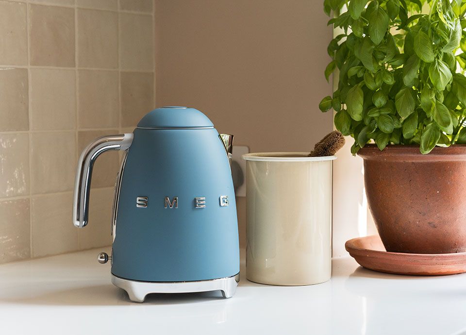 2: The colour palette is beautiful. What inspired your choice of cream and storm blue?