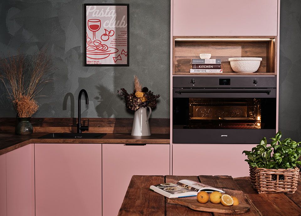 Timeless & Bold - Classic in Matte Black