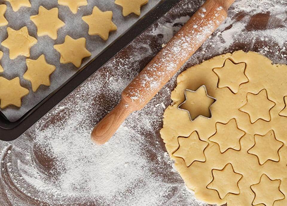 Make Christmas shortbread stars