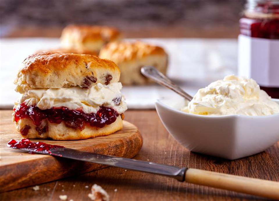 Homemade clotted cream