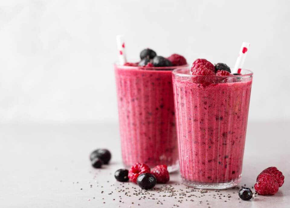 Summer Breakfast Smoothies with oats and berries