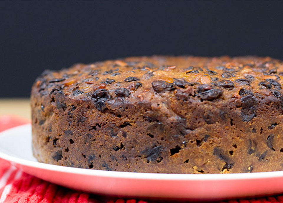 BAKE THE ULTIMATE CHRISTMAS CAKE