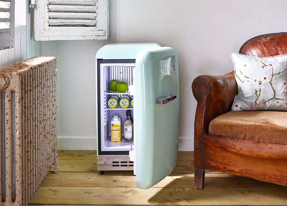 Smeg minibar just coz hello.  Retro refrigerator, Funky decor, Retro  living rooms