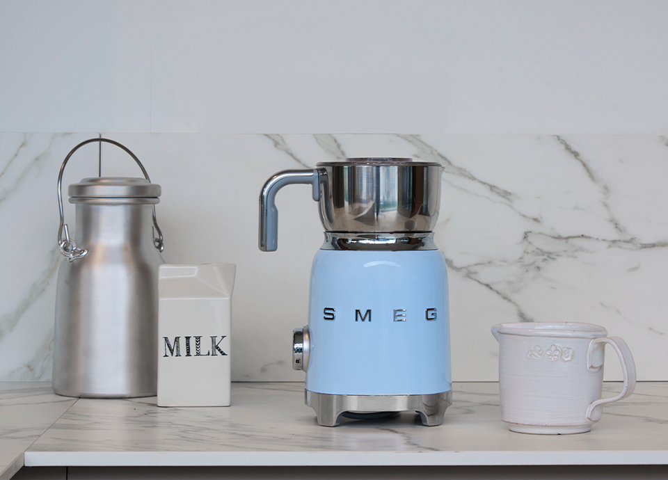 The new Smeg milk frother makes the ultimate hot chocolate